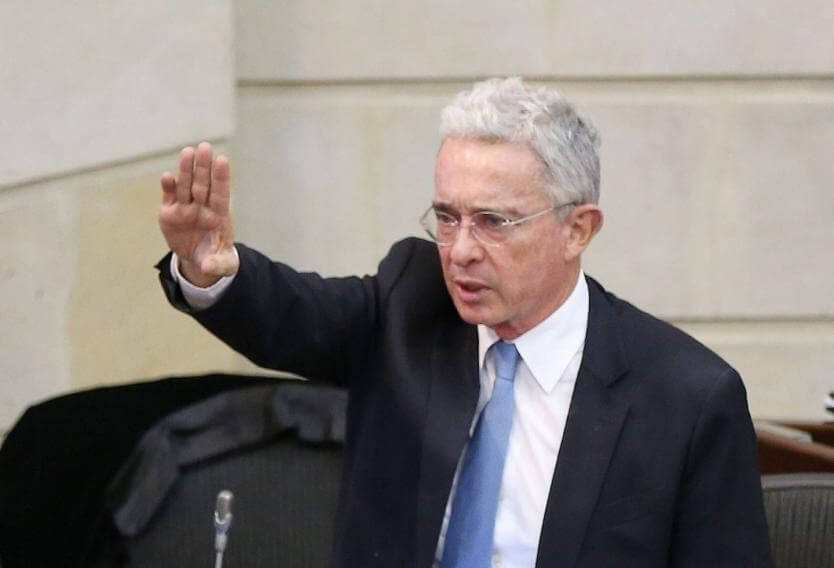 Uribe renuncia al Congreso